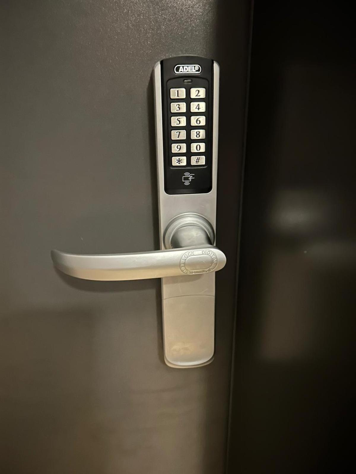 Urban Space Apartament 80 - Free Parking ヴロツワフ エクステリア 写真